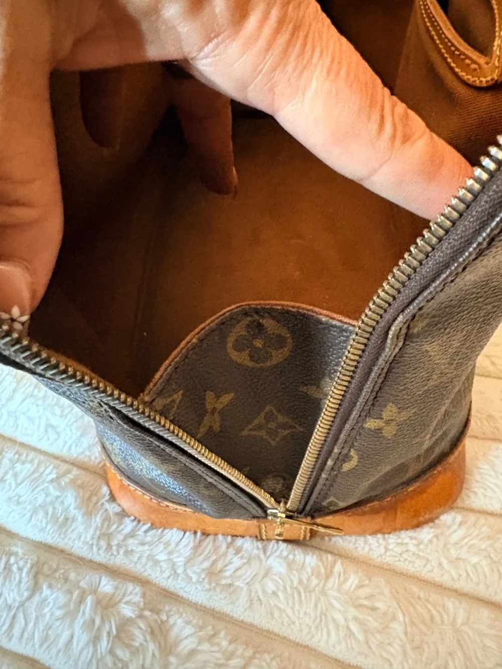 Authentic Louis Vuitton Vintage Alma PM Monogram Satchel 1994 Made in France